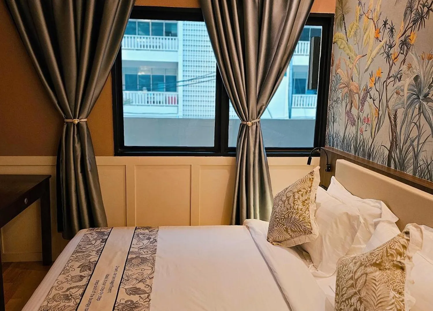 The Palm Suite At Lava Mansion George Town Hotel
