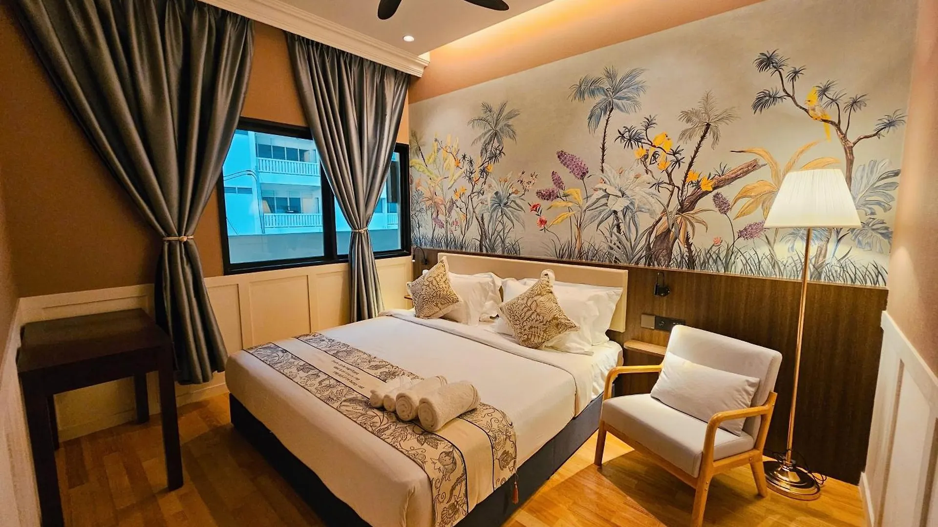 The Palm Suite At Lava Mansion George Town Hotel