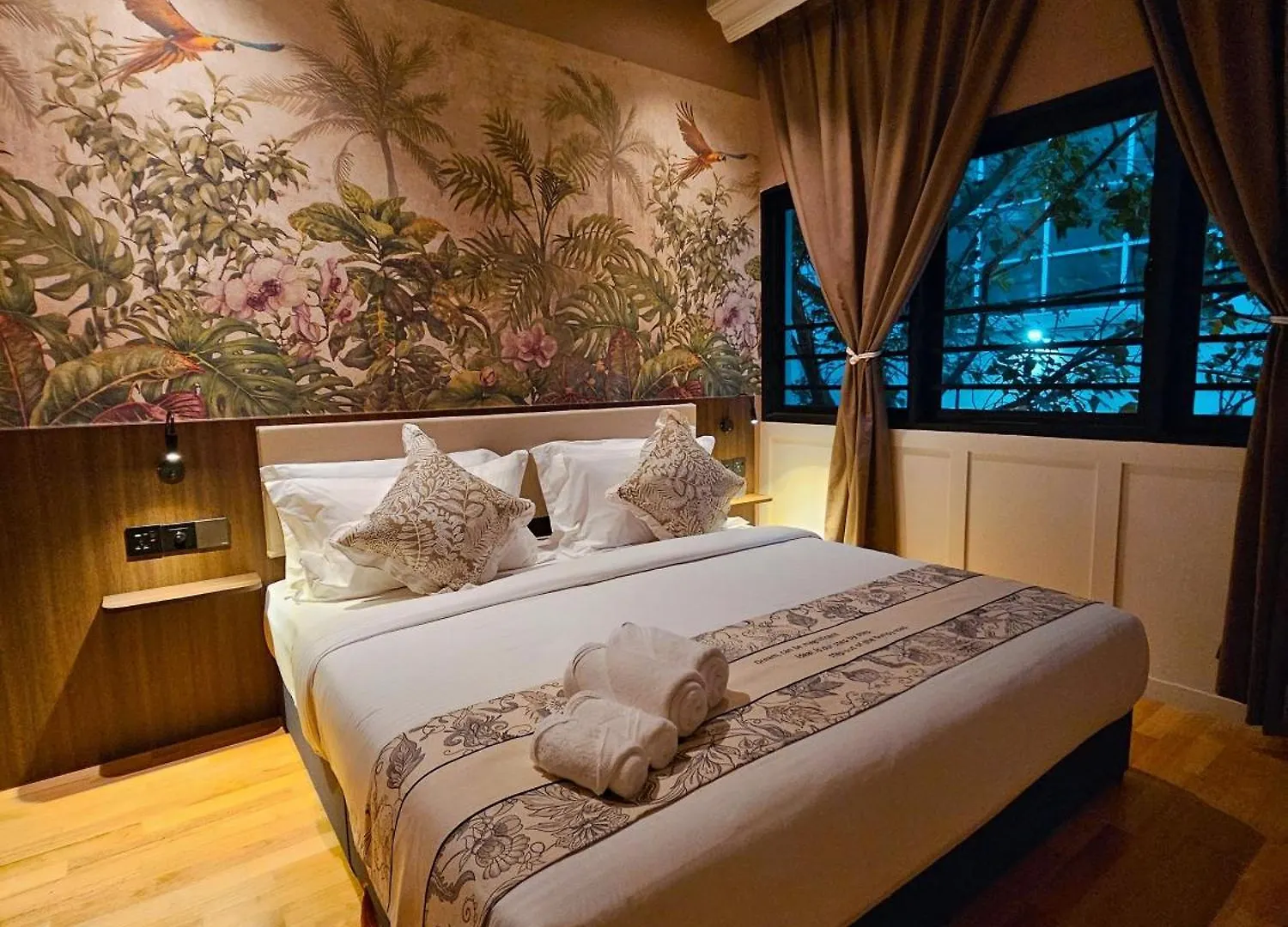 The Palm Suite At Lava Mansion George Town Hotel
