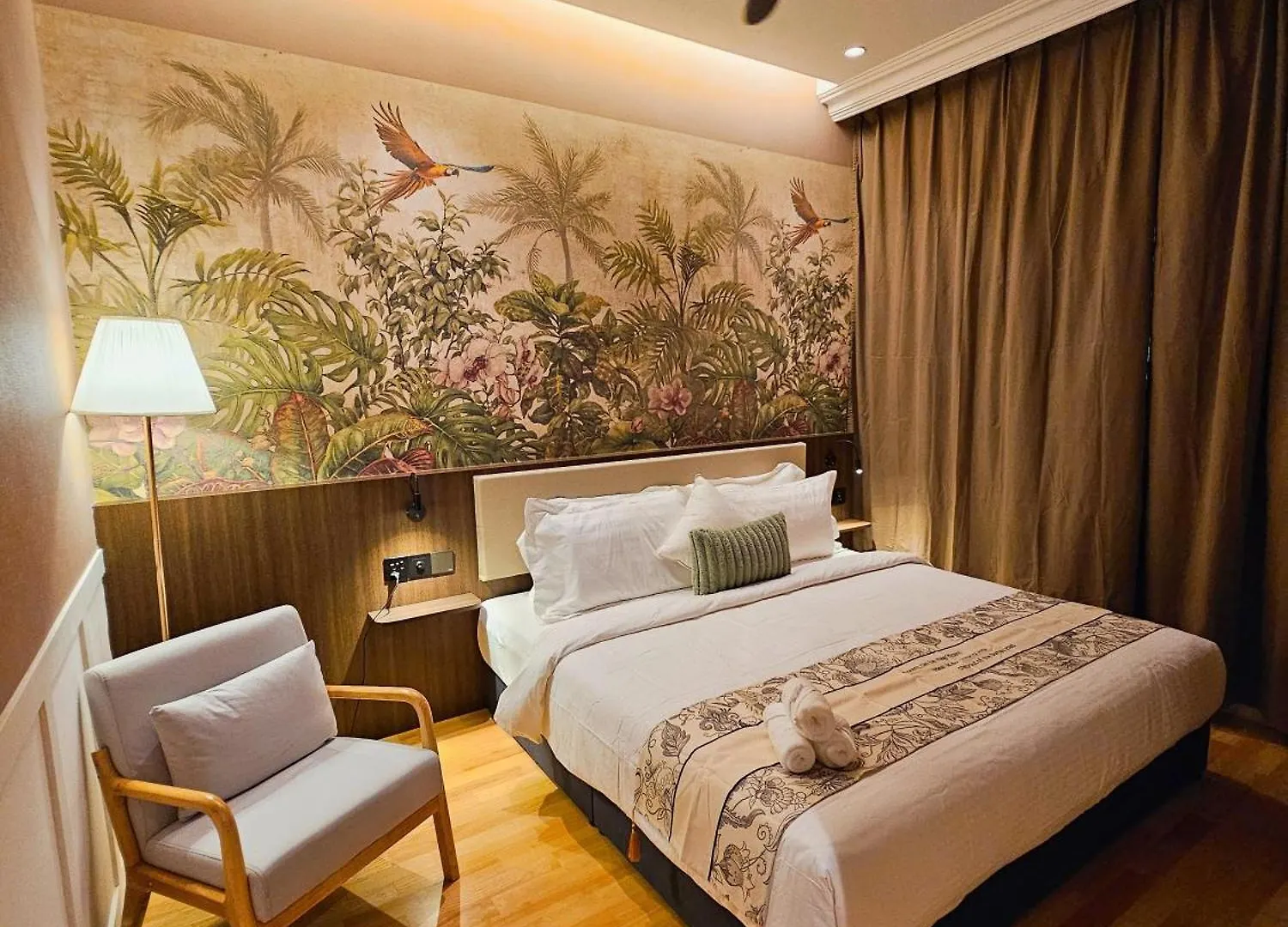 The Palm Suite At Lava Mansion George Town Hotel